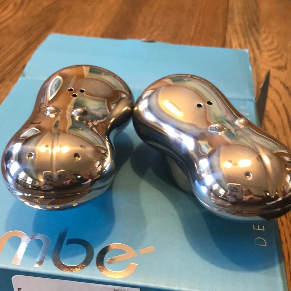 NIB Nambe Savannah hippo salt pepper shakers - Great Gift!